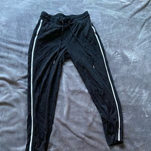 COMFORTABLE BALCK JOGGERS